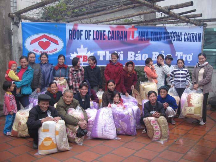 2012 Tặng chăn đến các nạn nhân lũ lụt tại Hà Tĩnh, VN
