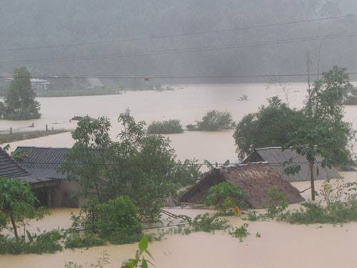 2013 viện trợ lũ lụt ở Hà Tĩnh, Việt Nam