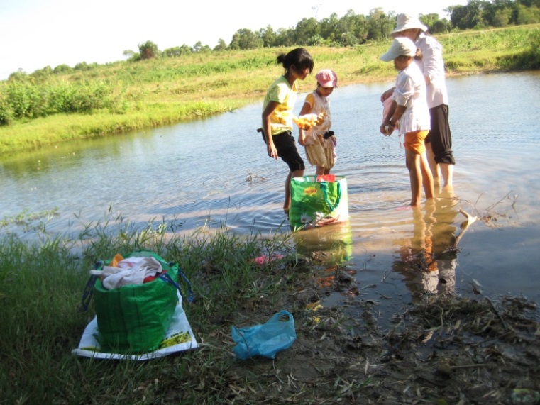 Cảnh thiếu nước trầm trọng của dân miền Trung vào mùa hè